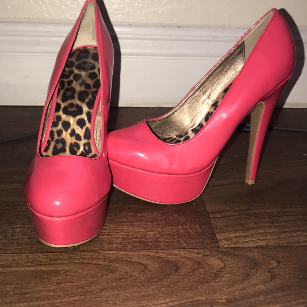 HOT PINK HEELS !